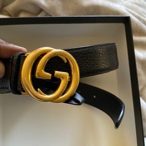 Gently used men Gucci belt!!